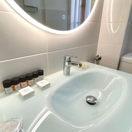 Rue Meynadier, 2 Bedrooms, Close To Everything Apartment